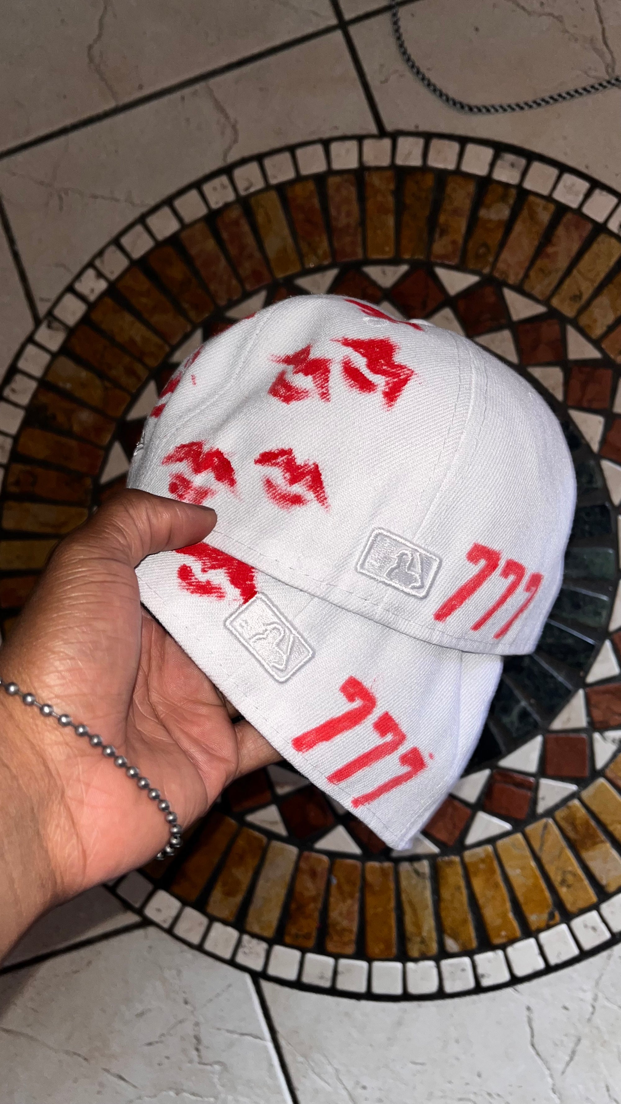 L.A. White Pearls And Kiss Hat