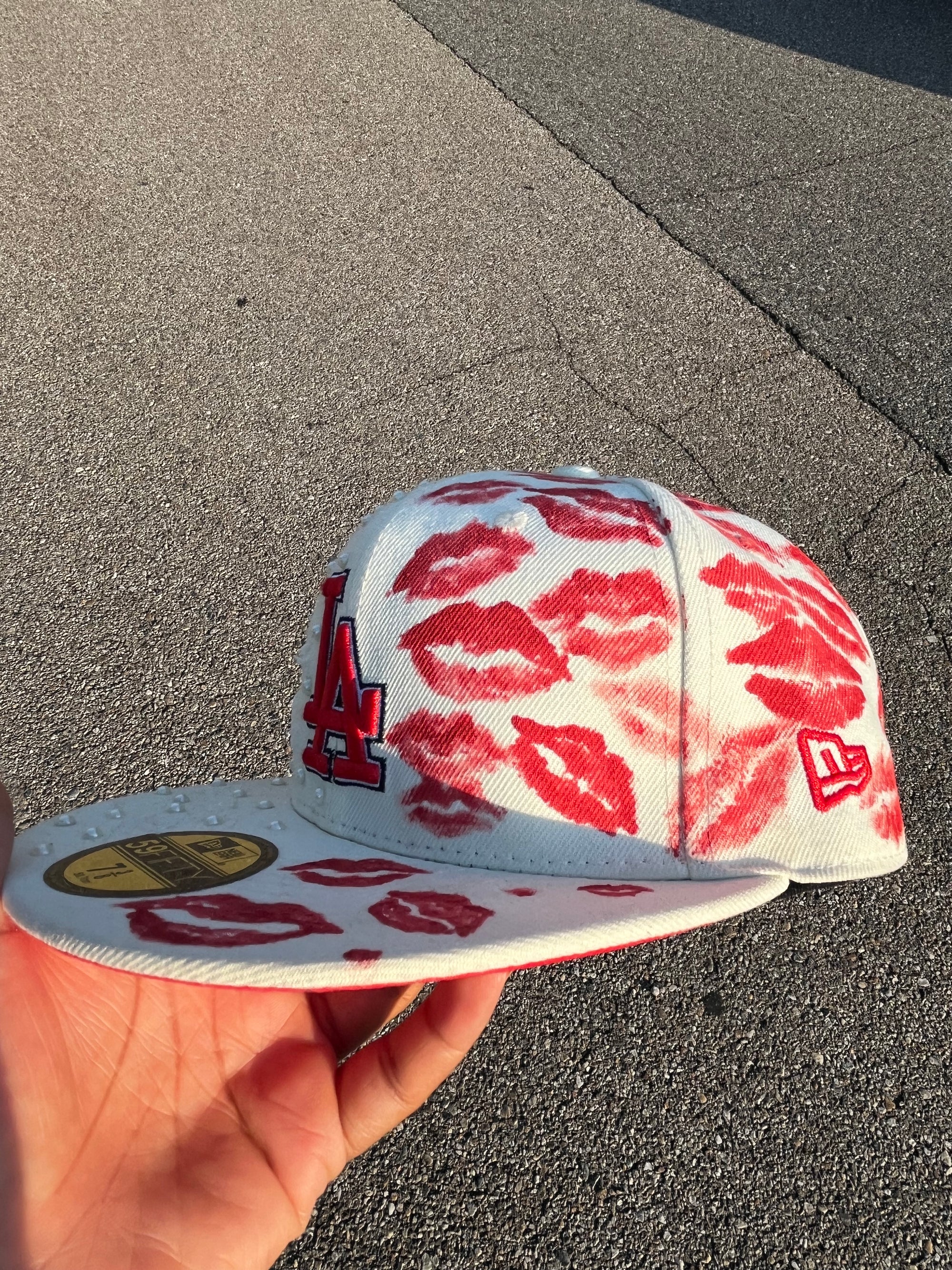 L.A. White Pearls And Kiss Hat