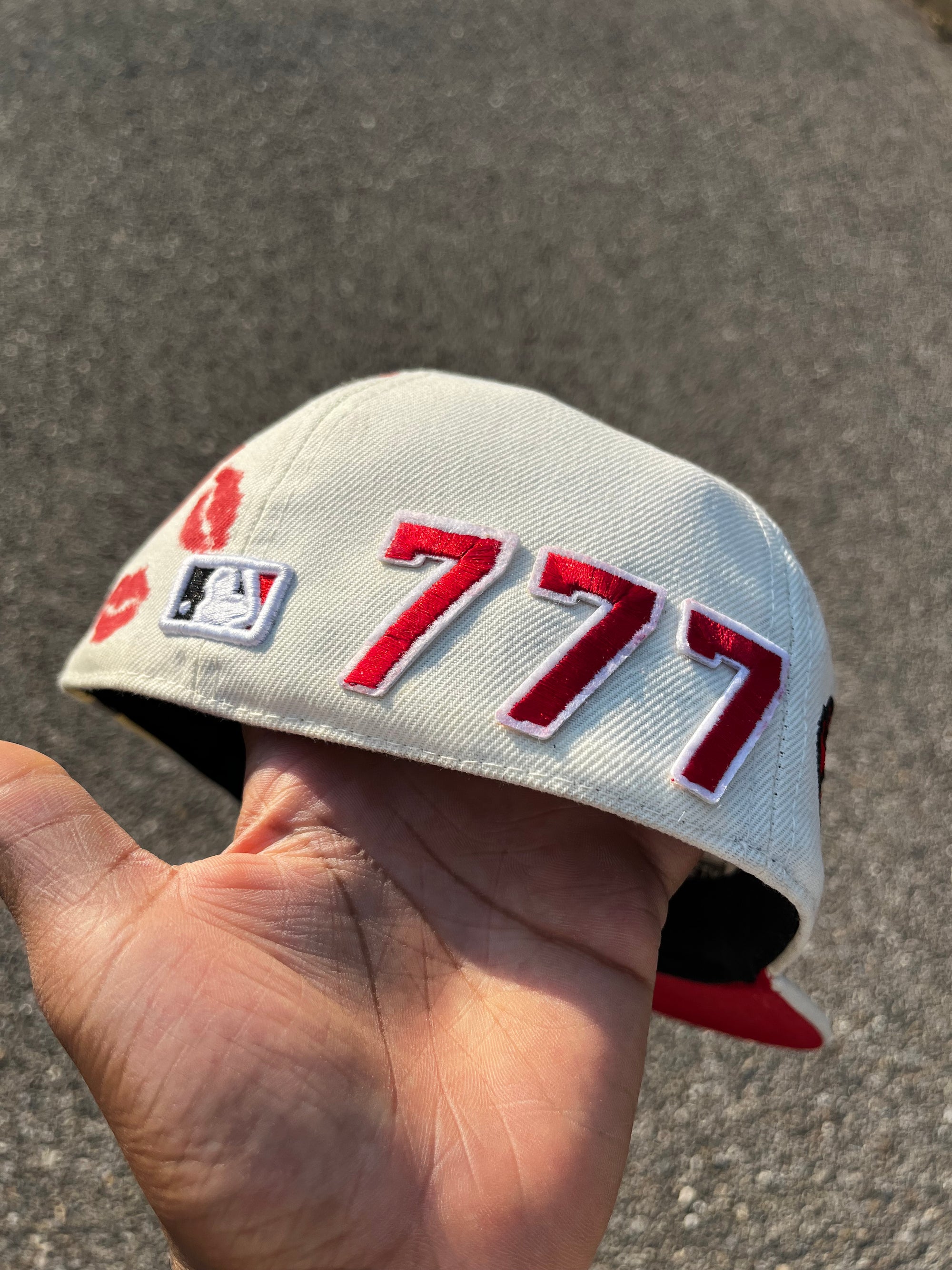 L.A. White Pearls And Kiss Hat