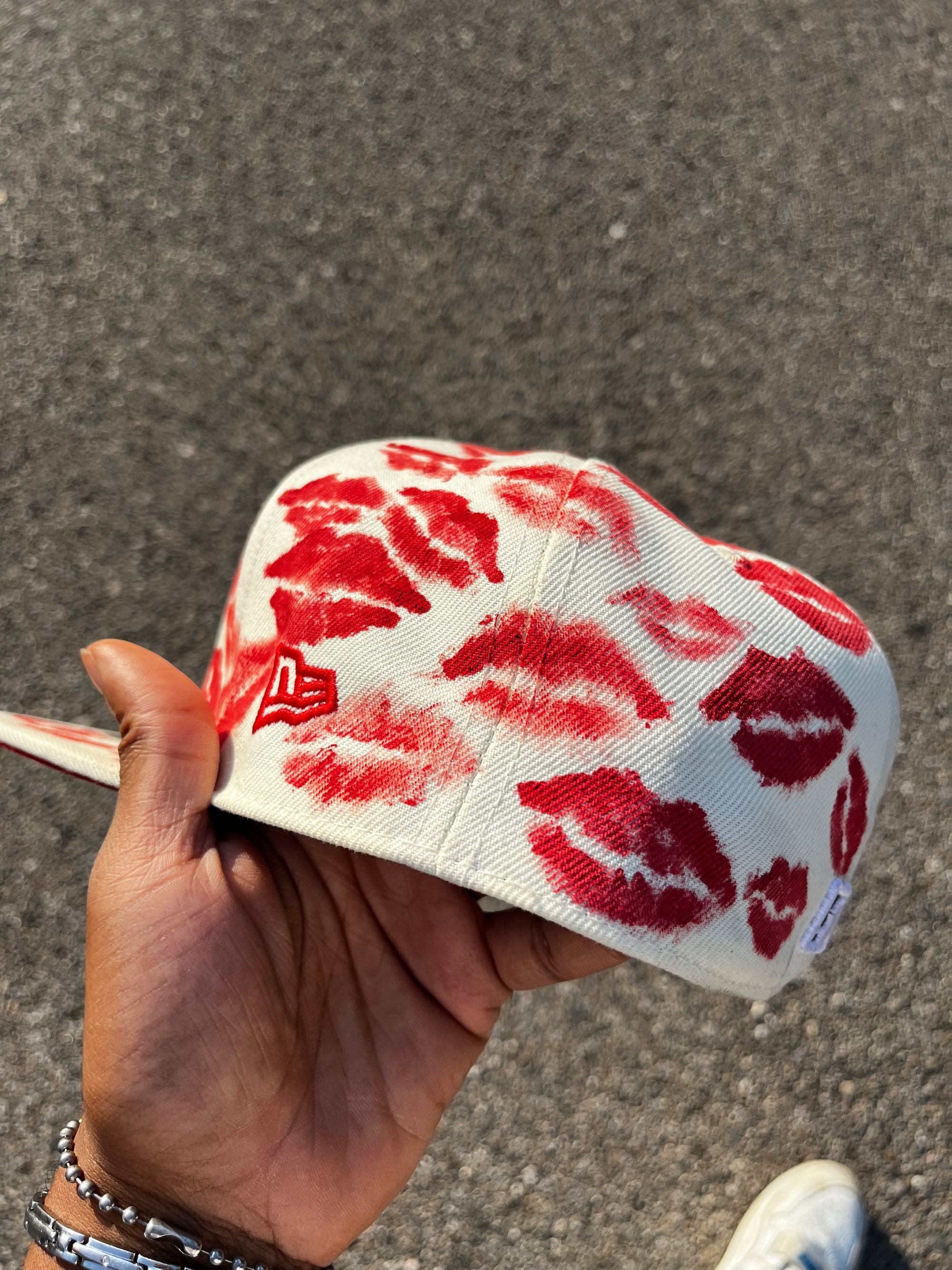 L.A. White Pearls And Kiss Hat