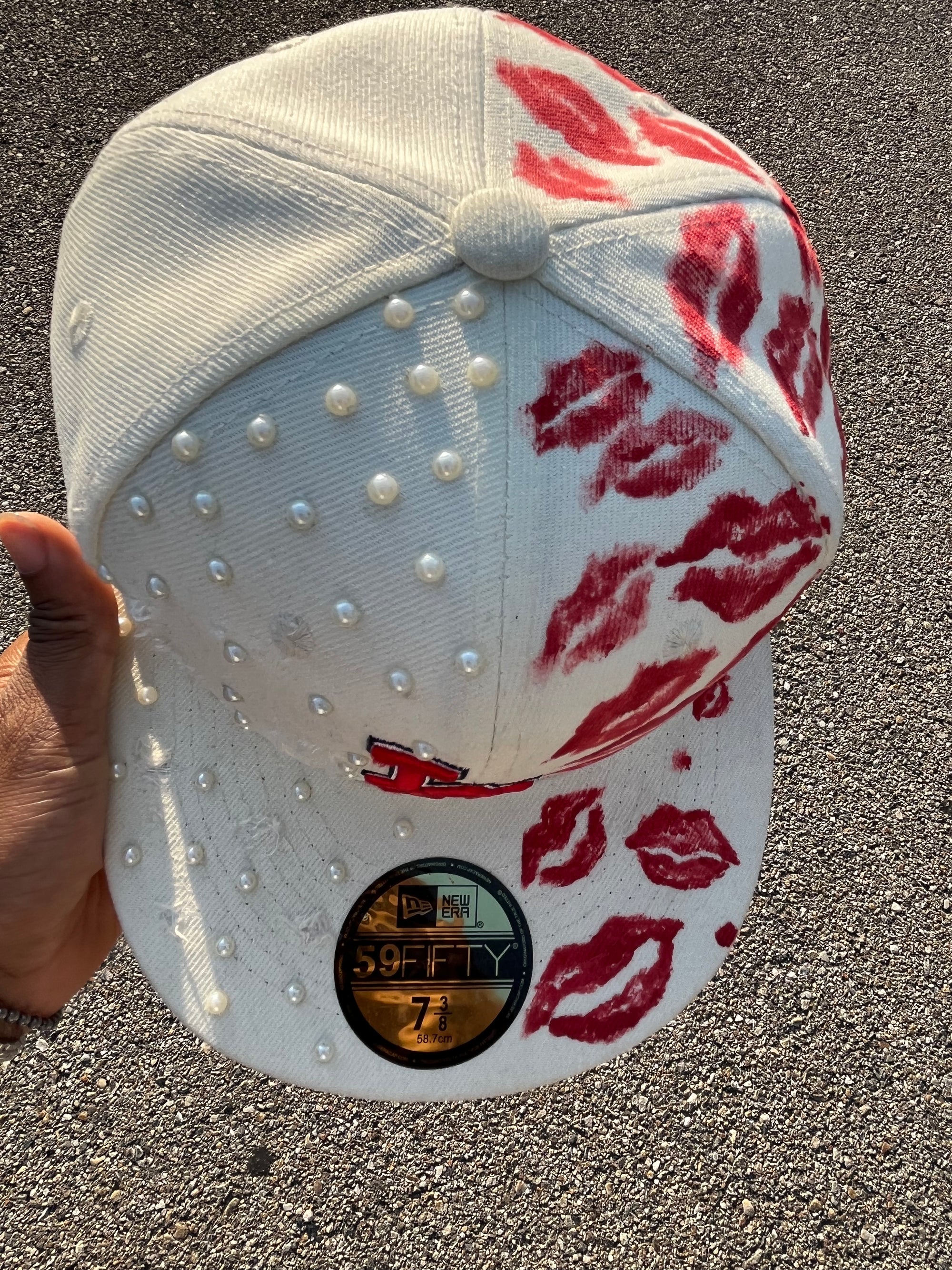 L.A. White Pearls And Kiss Hat
